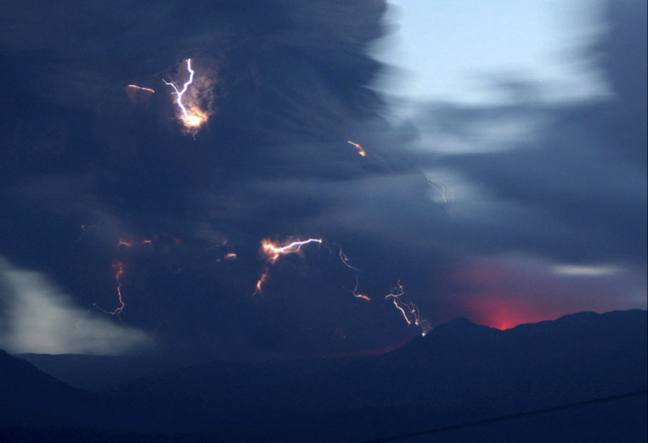 新燃岳火山(日本新燃岳火山噴發)