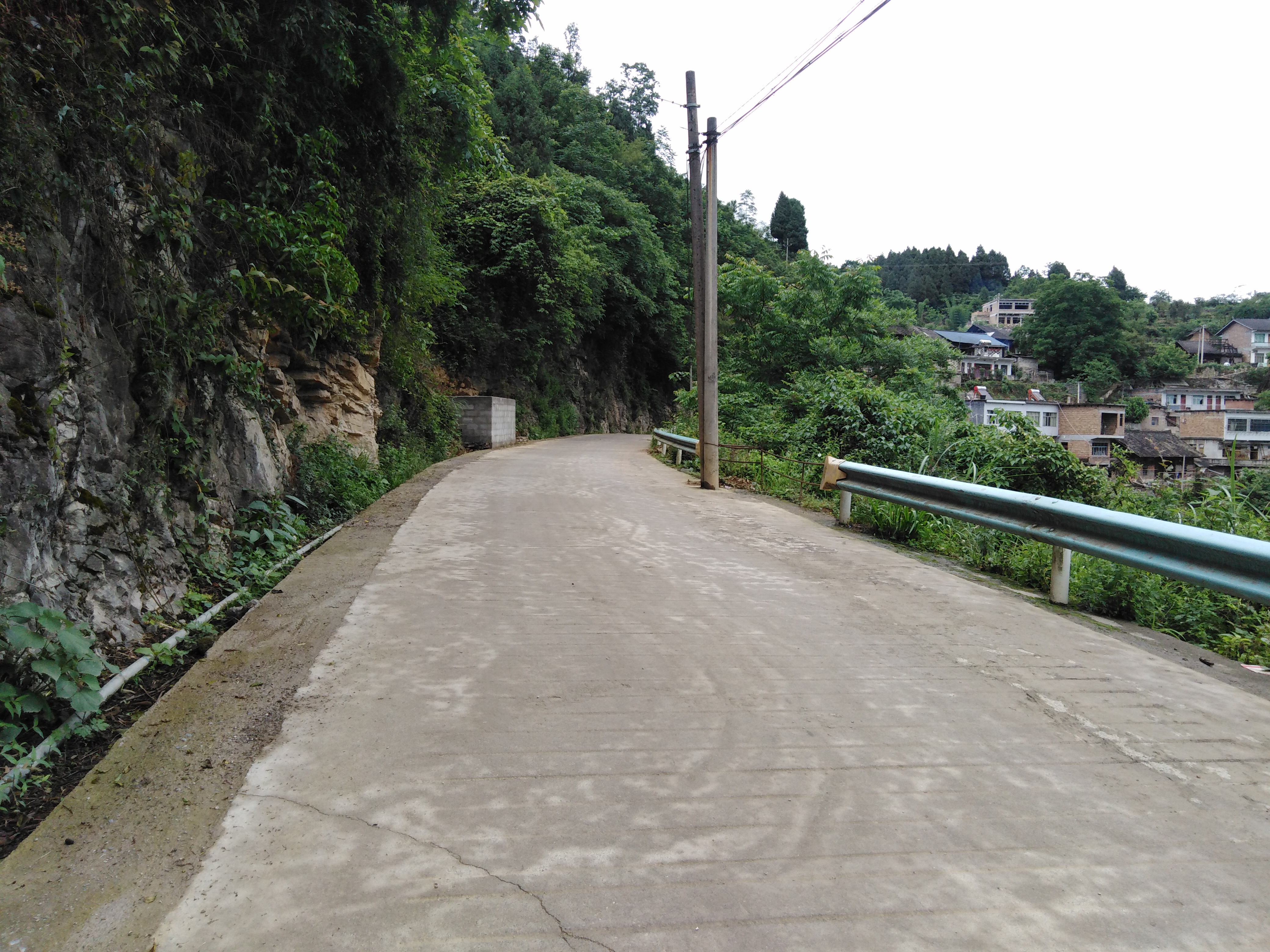 清普公路曉溝村岩頭組路段