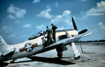 南越空軍第 1 戰鬥機中隊的 F8F-1
