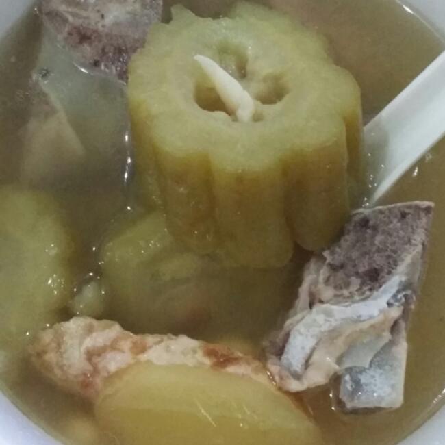 苦瓜豬骨黃豆湯