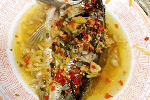 辣蒸鯽魚