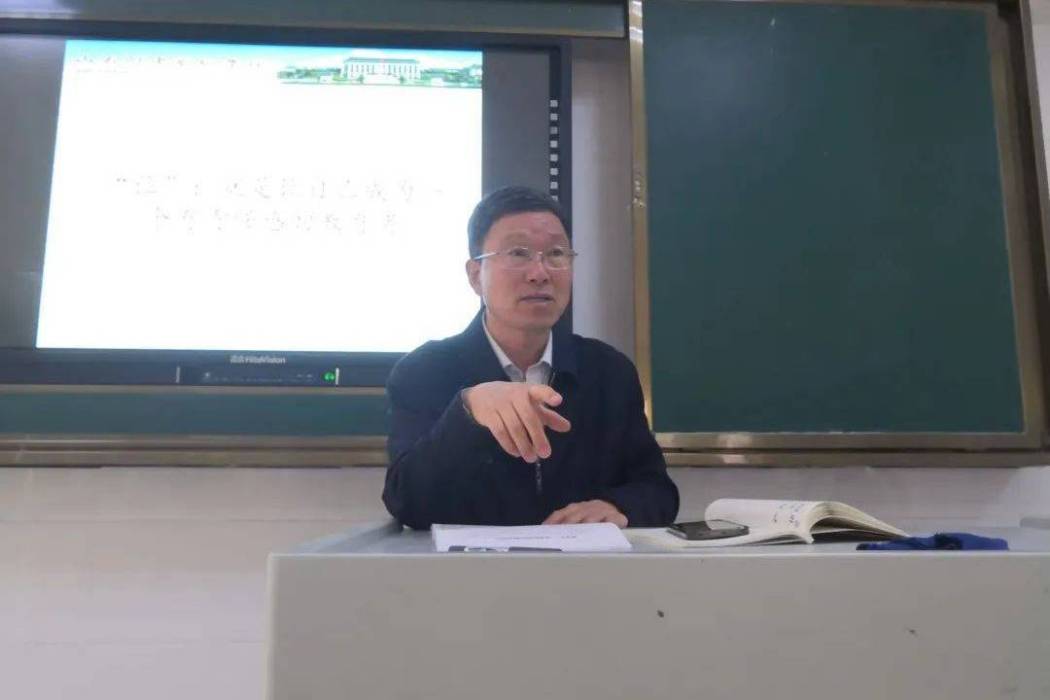 陳立軍(山東大學附屬中學副校長，山大附中實驗學校執行校長，正高級教師)