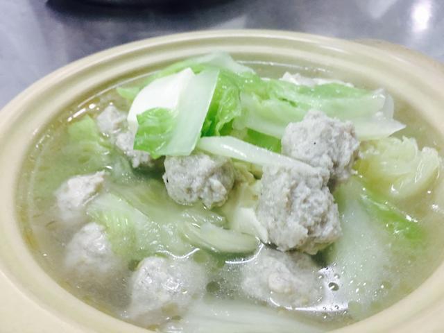 土豆白菜肉丸子湯