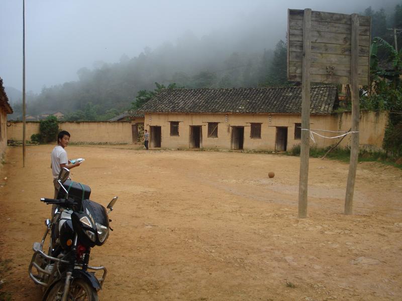 魁母甲村校園