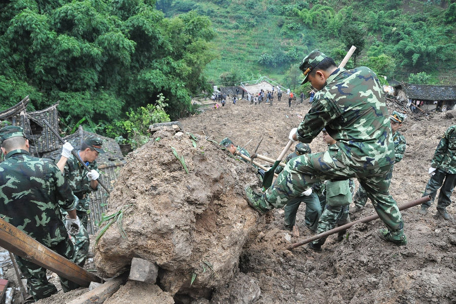 解放軍抗擊土石流