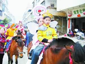 大型民俗踩街活動