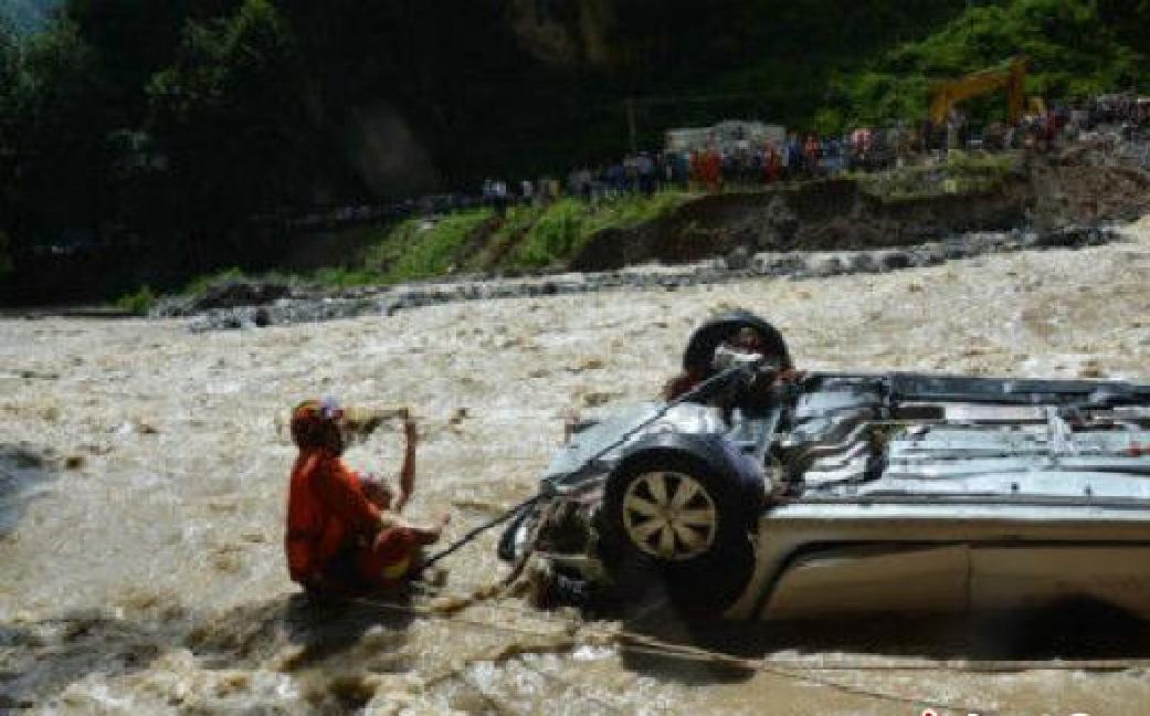 7·10瀘水縣教練車墜河事故