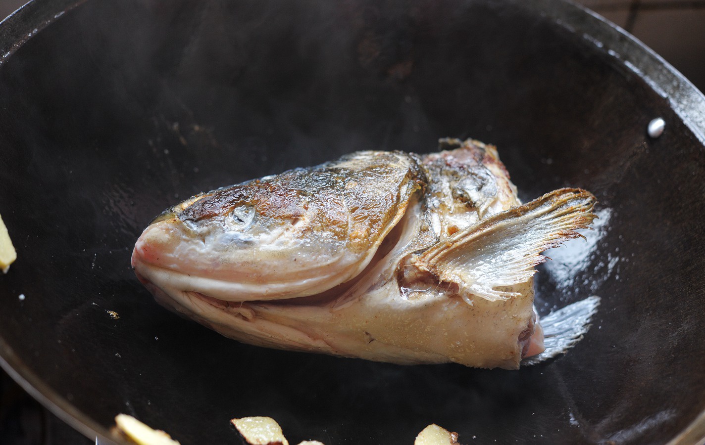 鐵鍋魚頭燉粉皮