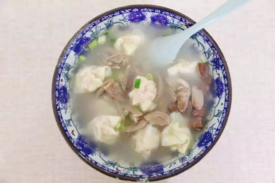 餛飩鴨湯