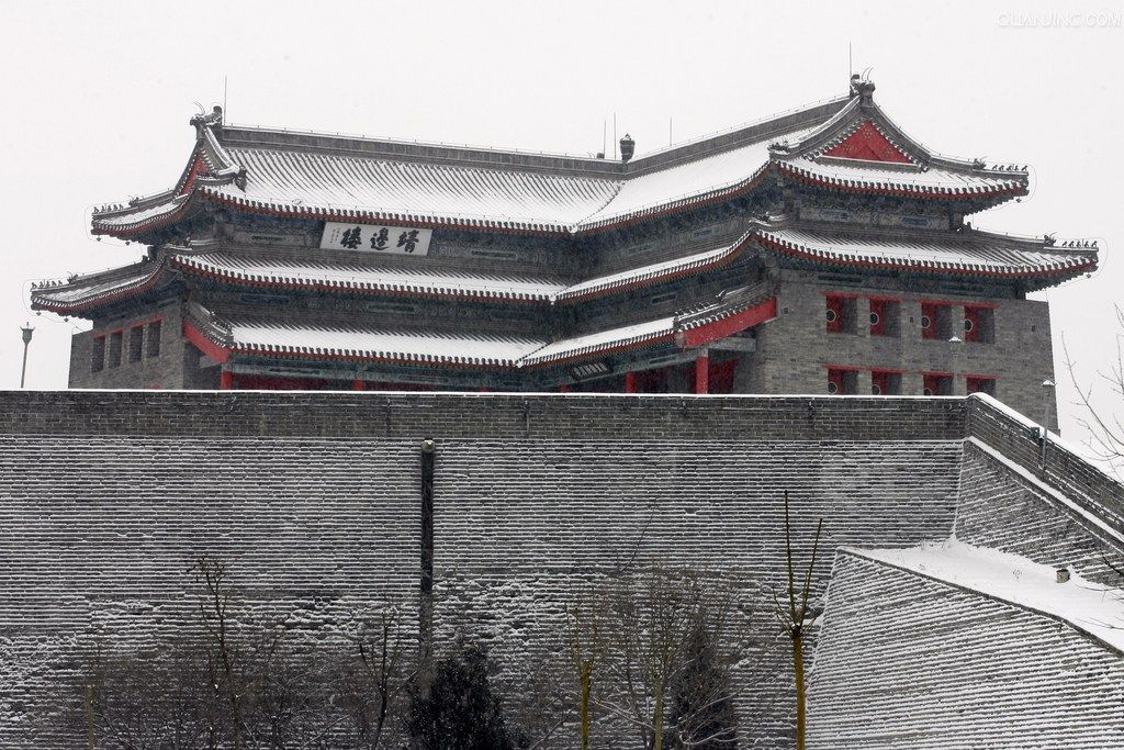 雪後登山海關