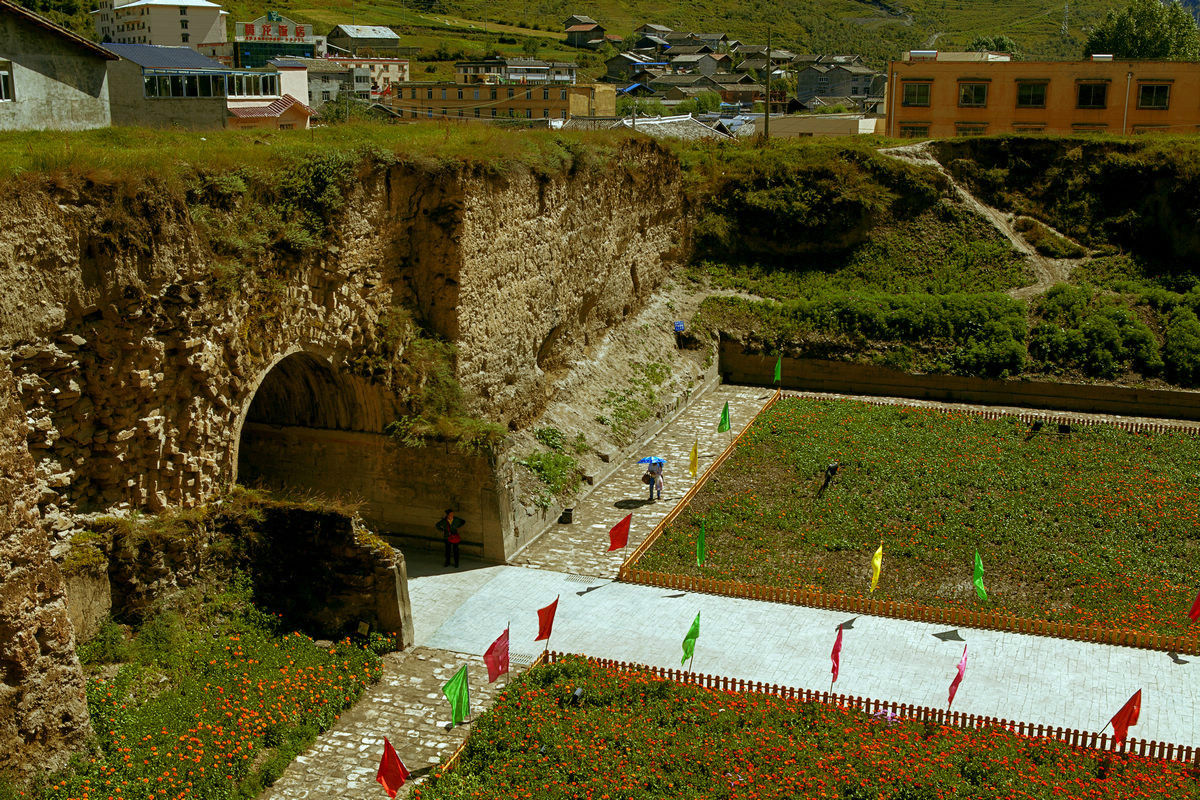 松潘古城南門瓮城遺址公園