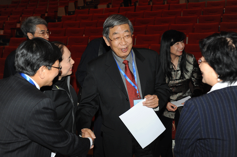許嘉璐教授當選第八屆會長
