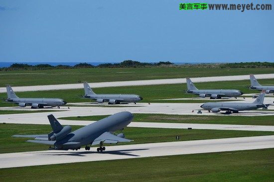 嘉手納空軍基地