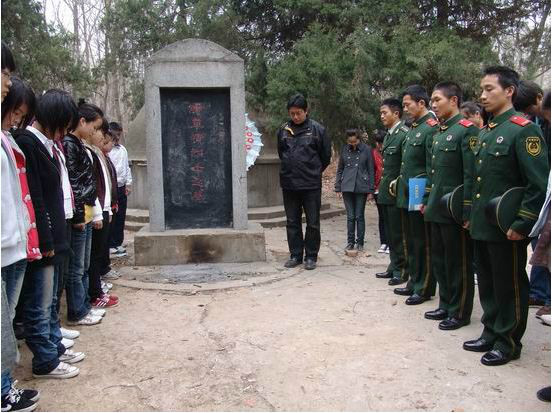 淮南市學生及軍人祭掃郭章清烈士墓