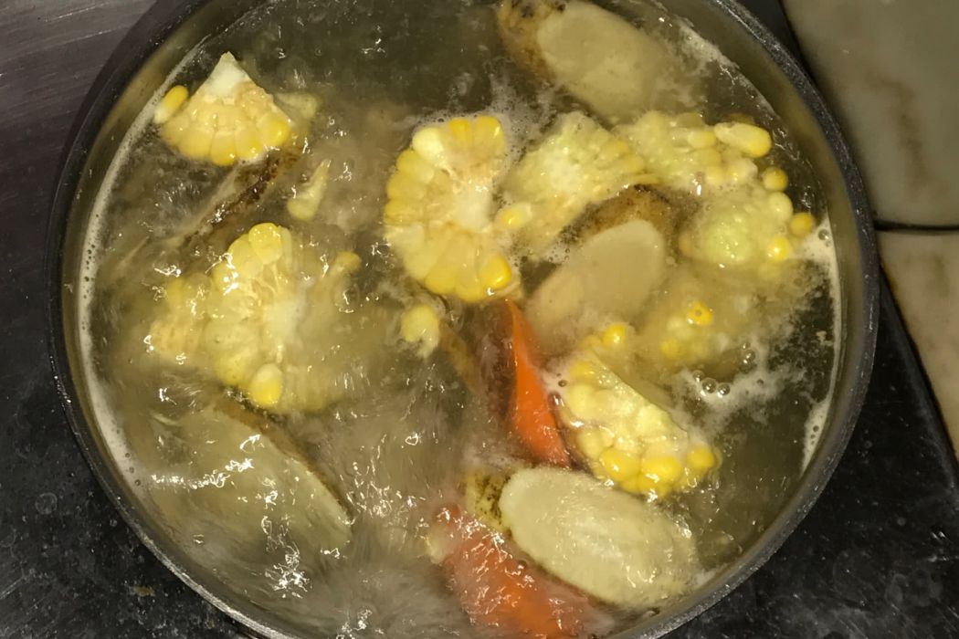 玉米胡蘿蔔牛蒡湯