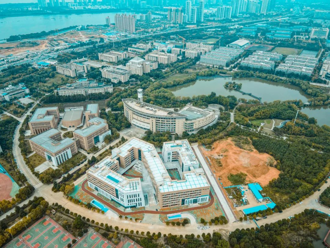 武漢科技大學