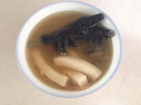 燉烏骨雞椰子湯