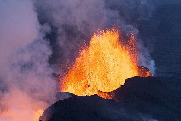 塌陷破火山口