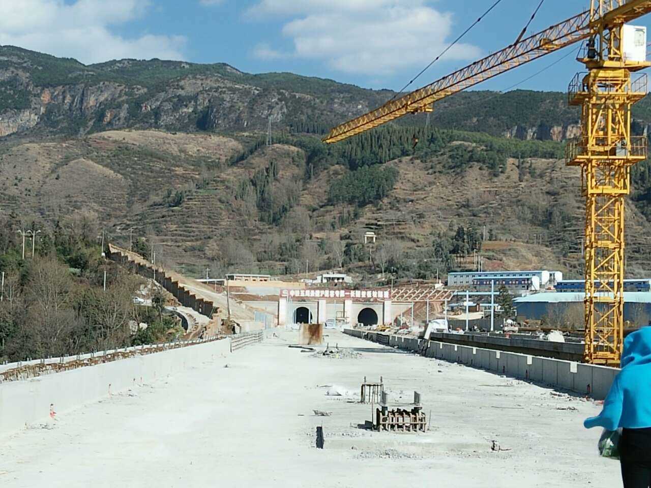 遠眺壁板坡隧道