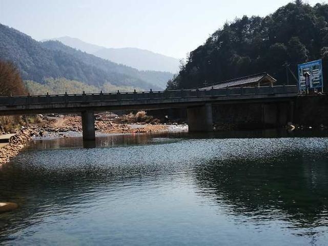 秀峰橋村