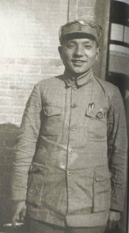 1937年任八路軍政治部副主任的鄧小平
