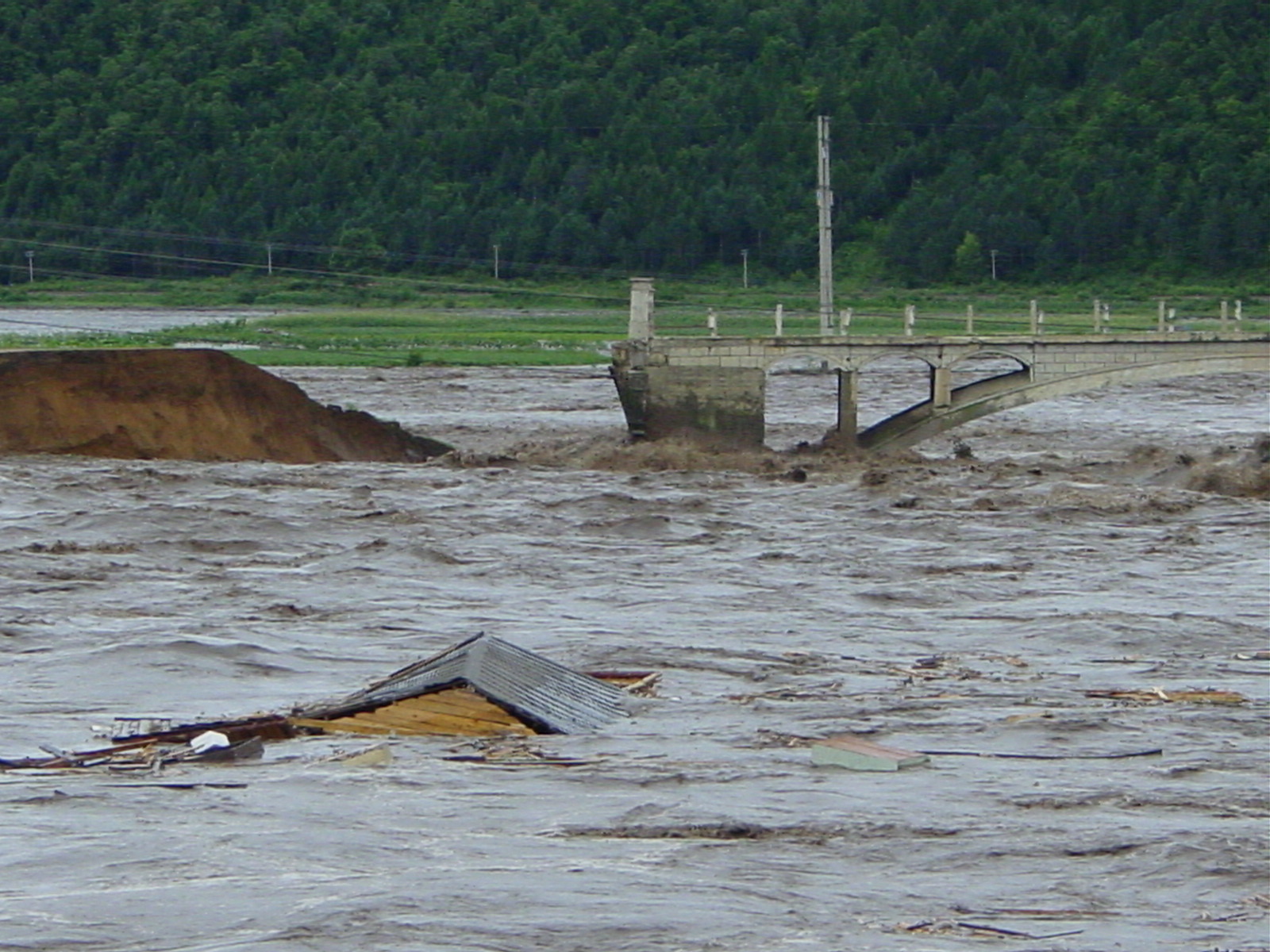 暴雨(torrential rain)