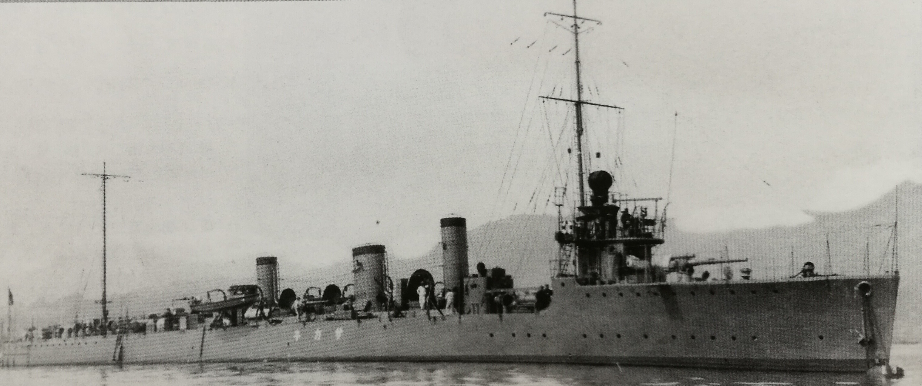 1915年5月7日攝於佐世保軍港的榊號