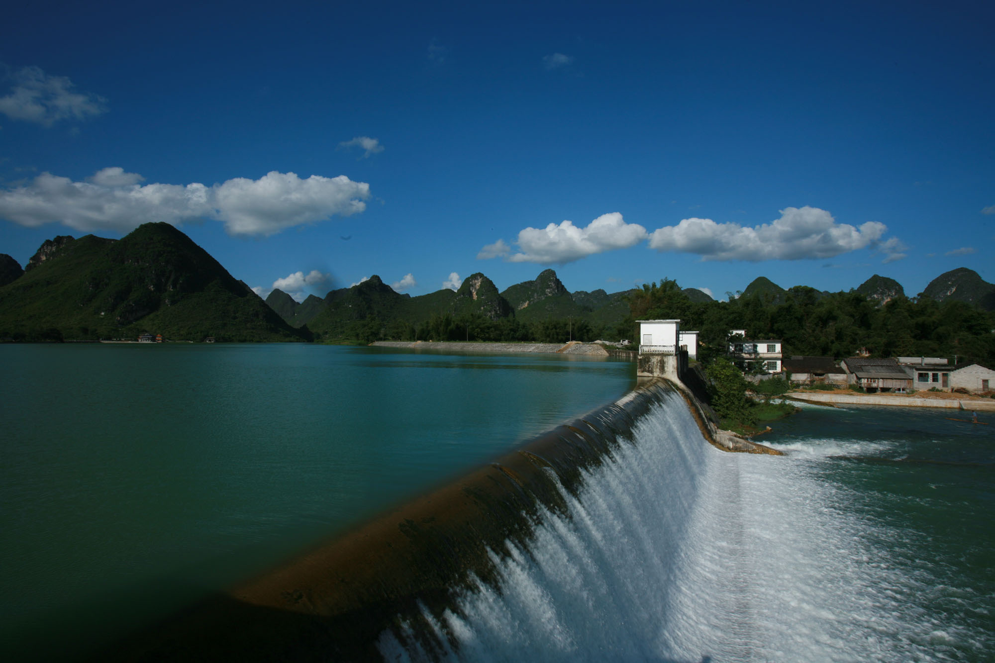 龍潭水庫(廣西鐘山縣珊瑚河幹流水庫)