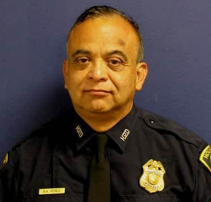 60歲的警官裴瑞茲(Steve Perez)是洪災殉難的第一名警員