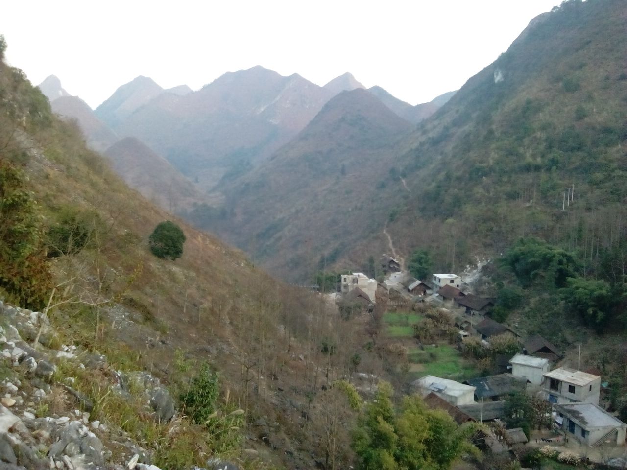 大灣村(雲南省紅河州石屏縣牛街鎮大灣村)