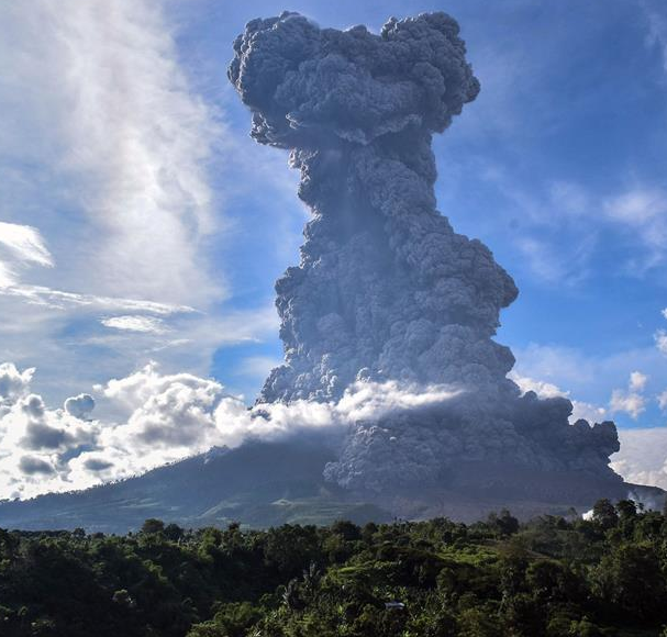 錫納朋火山