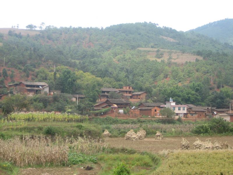 半路街村(雲南富民縣赤鷲鄉下轄村)