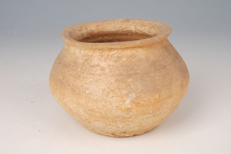 東漢青釉弦紋陶罐
