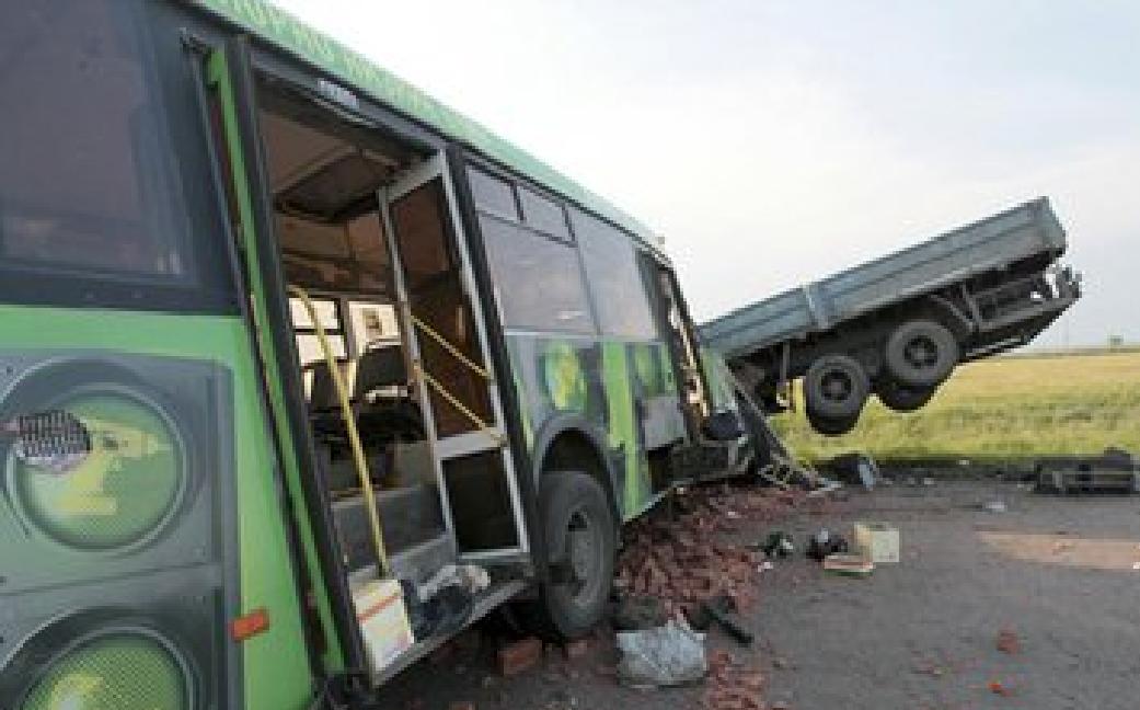 7·2俄羅斯客車與卡車相撞事故