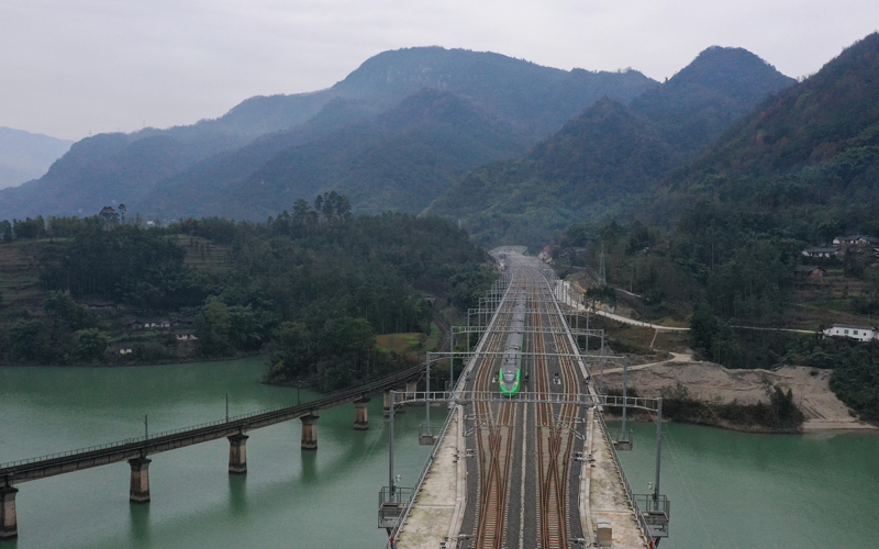 峨廣鐵路