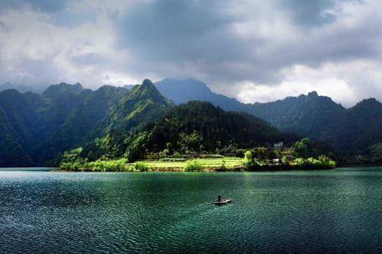 華林寨上游湖景區