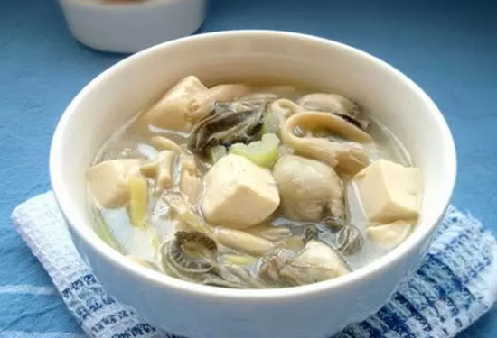 牡蠣豆腐白菜湯