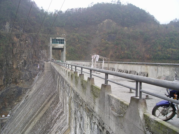 鎖金山水電站