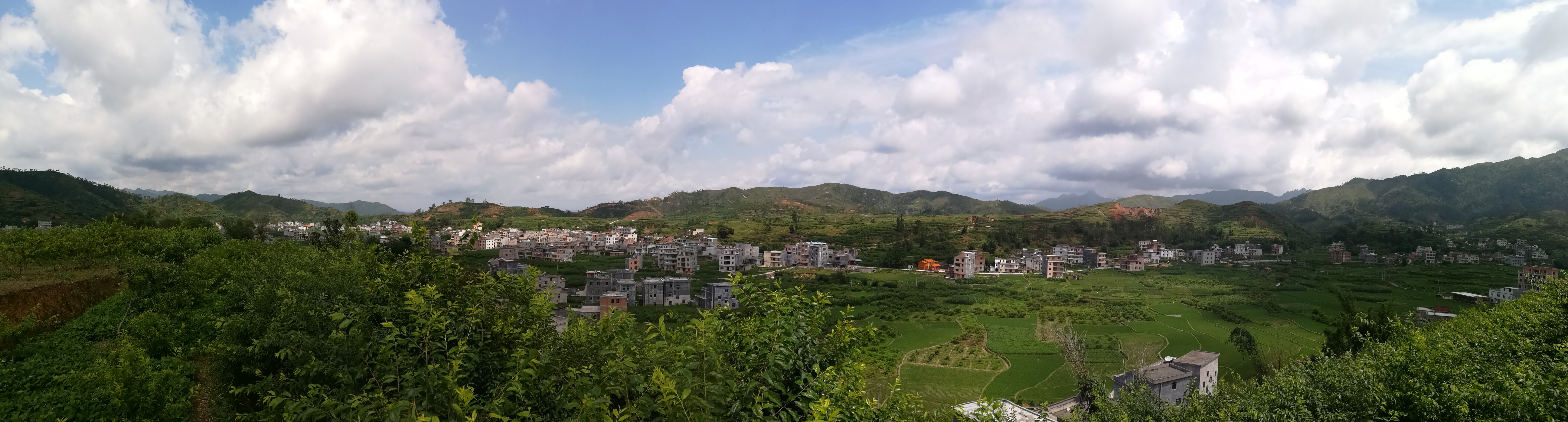 錢排雲開村