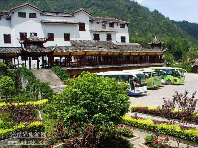 張家界民俗大酒店停車場