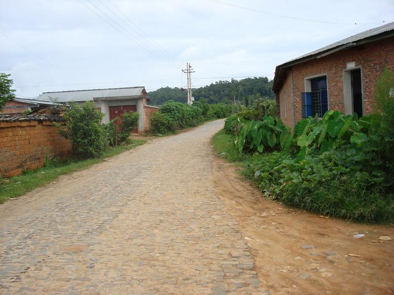 入村道路與民居