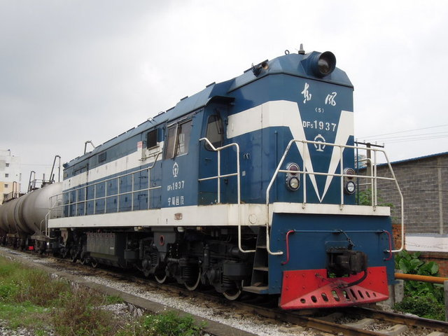 配屬寧局邕段的東風5型1937號機車