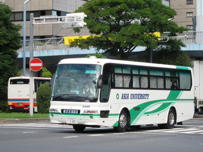 亞細亞大學的校車