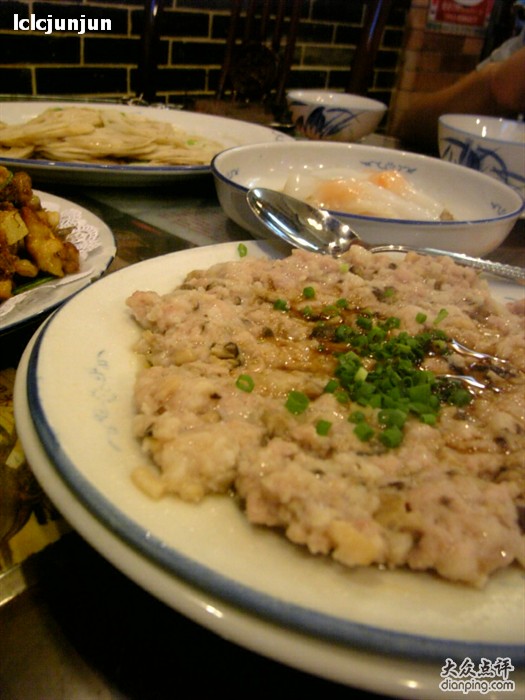 土魷蒸肉餅