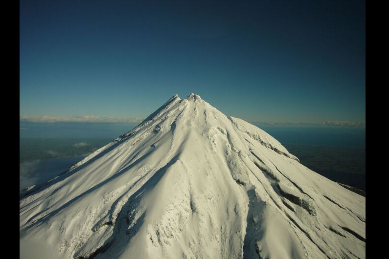 塔拉納基火山