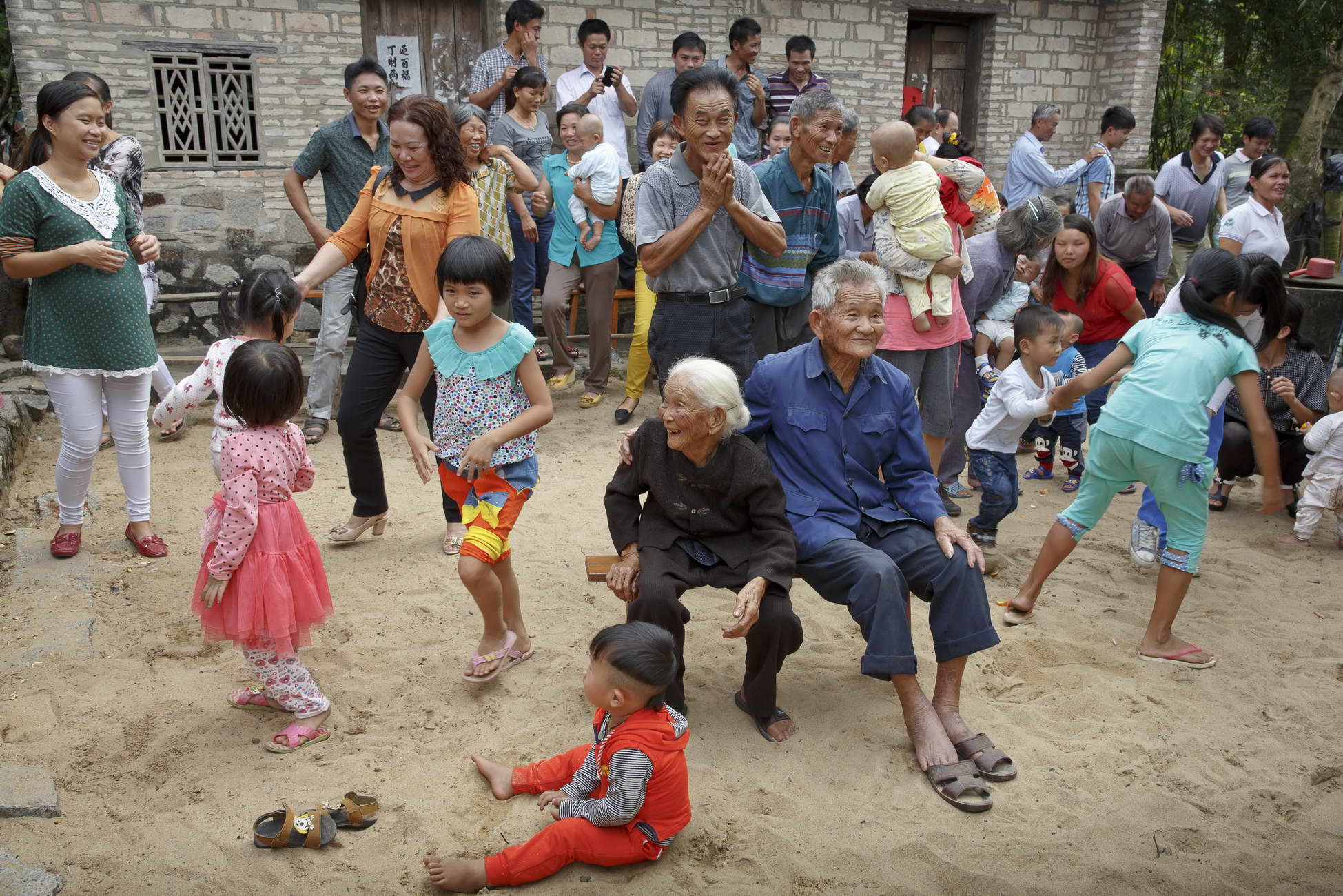 104歲的羅開明和105歲的吳關風