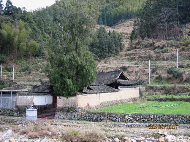 賢良村南隆廟