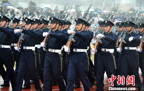 國防大學校學生方隊經過檢閱台