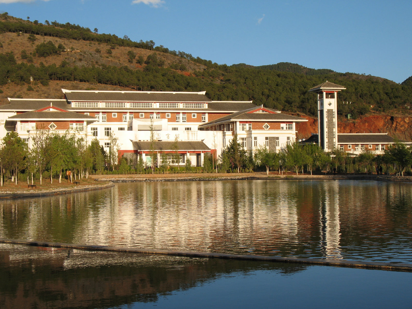 雲南大學旅遊文化學院