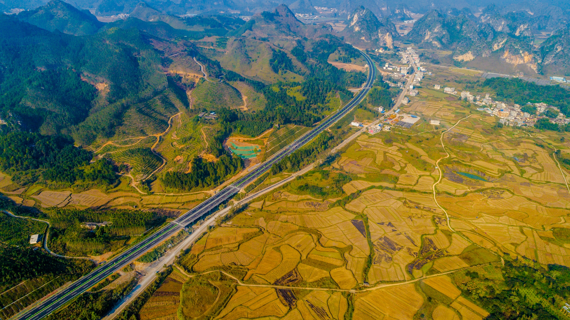 靖龍高速公路